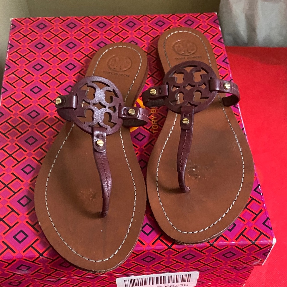 Tory Burch Burgundy Leather Logo Thong Sandals. Size 9